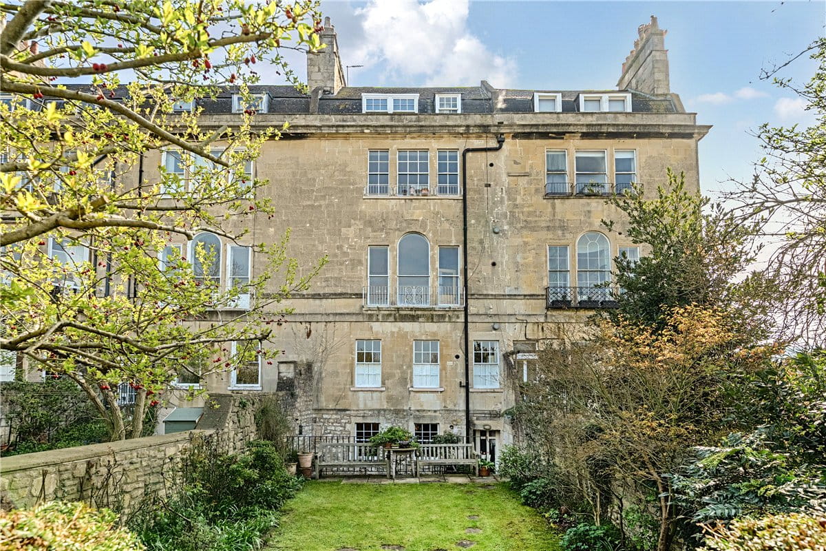 3 bedroom maisonette, Queens Parade, Bath BA1 - Available