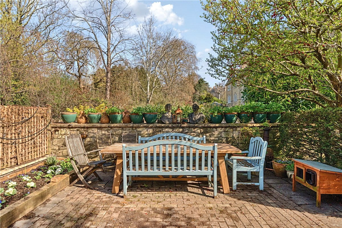 3 bedroom maisonette, Queens Parade, Bath BA1 - Available