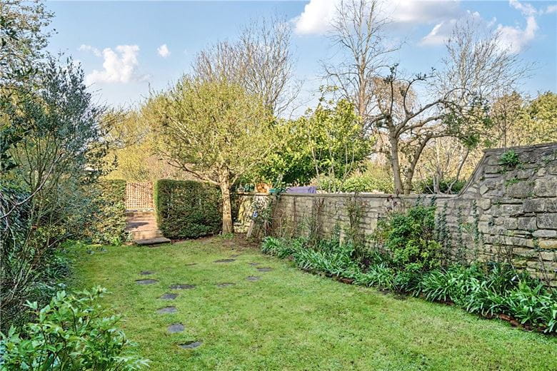 3 bedroom maisonette, Queens Parade, Bath BA1 - Available