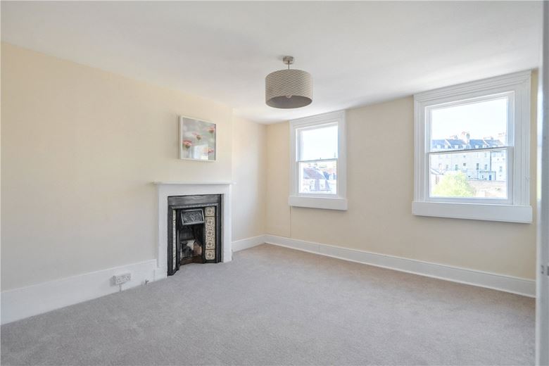 2 bedroom maisonette, Chapel Row, Bath BA1 - Available