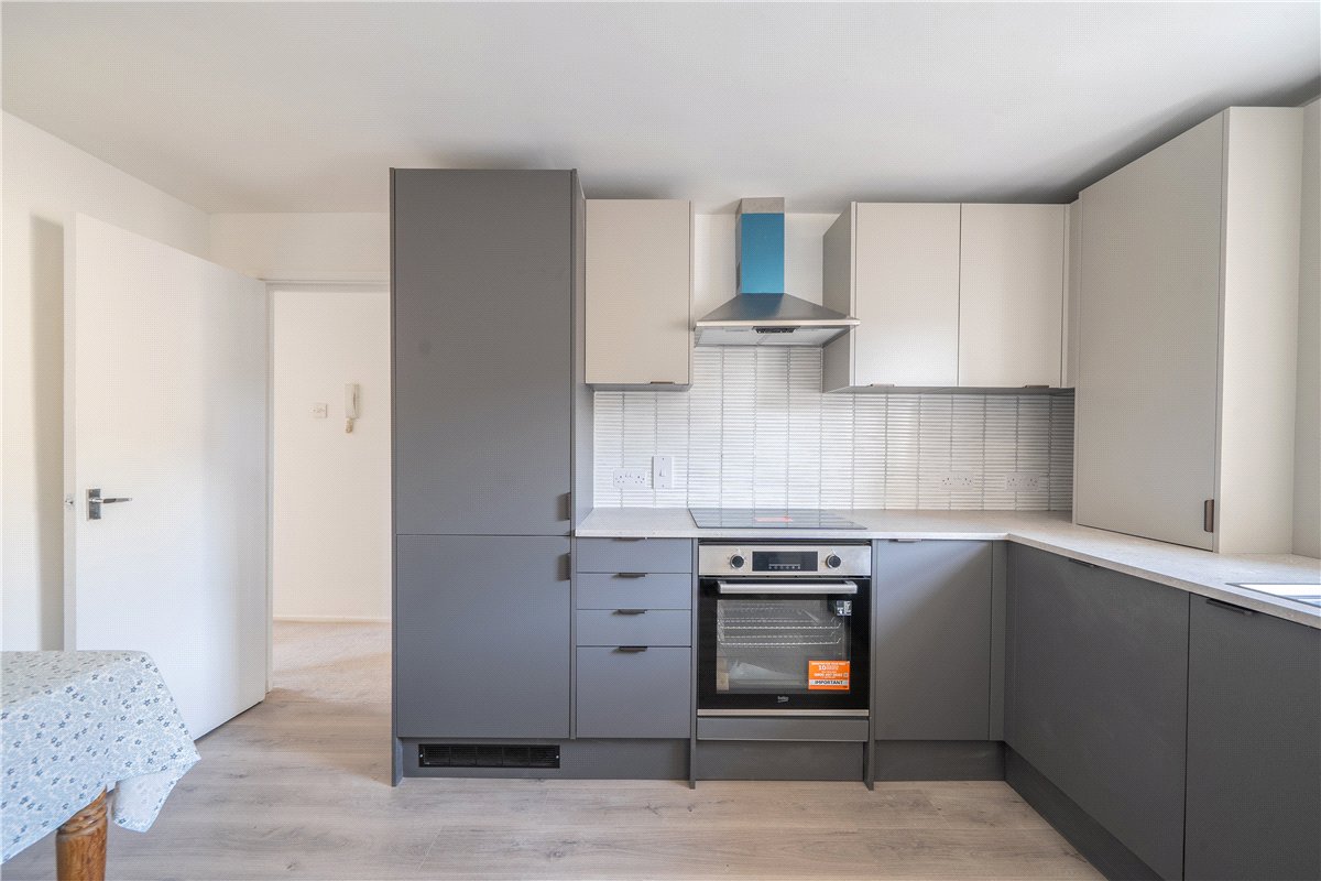 2 bedroom maisonette, Chapel Row, Bath BA1 - Available