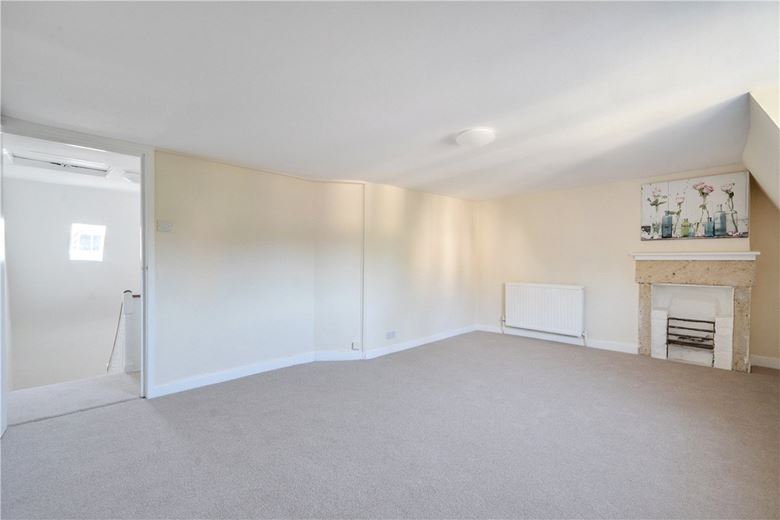 2 bedroom maisonette, Chapel Row, Bath BA1 - Available