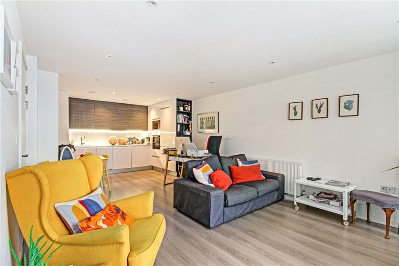 2 bedroom flat, Hills Road, Cambridge CB2 - Sold STC