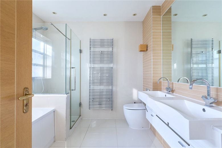 4 bedroom house, Mill Reef, Newmarket CB8 - Available