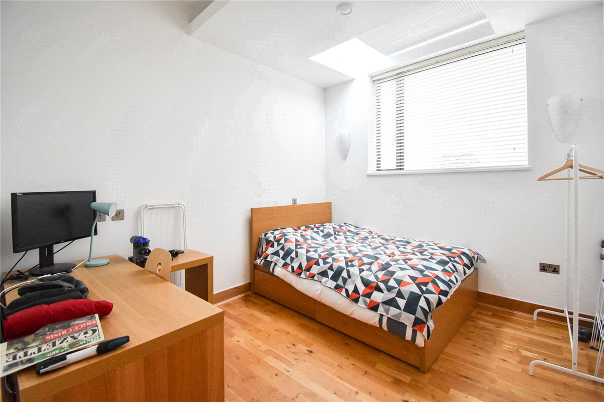2 bedroom flat, Christ's Lane, Cambridge CB1 - Available