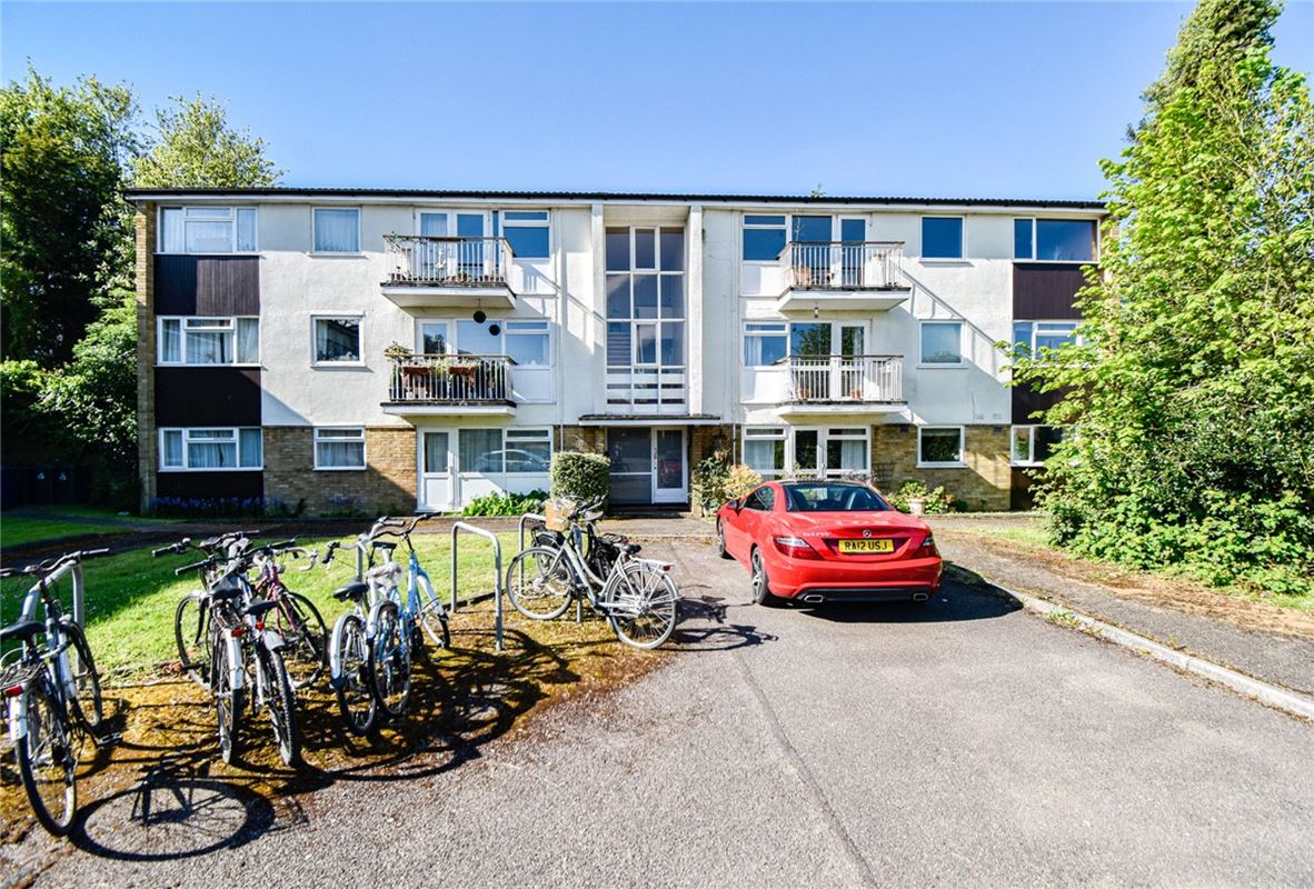 3 bedroom flat, Lingholme Close, Cambridge CB4 - Available