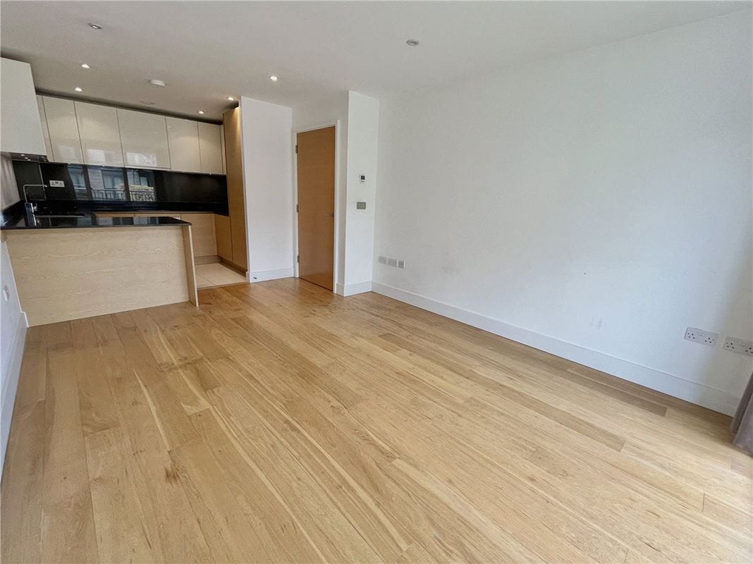 1 bedroom flat, Kingsley Walk, Cambridge CB5 - Sold