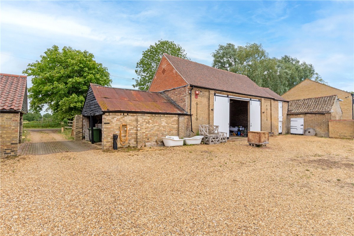 4 bedroom house, Hilton Road, Fenstanton PE28 - Available