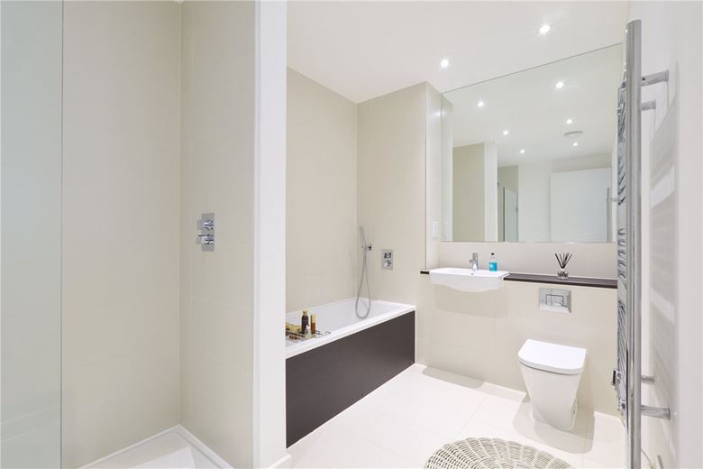 3 bedroom house, Windmill Drive, Trumpington CB2 - Available