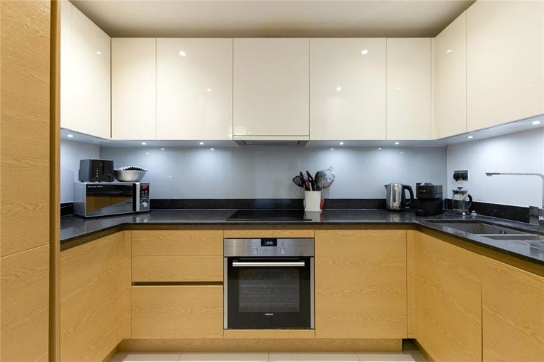 2 bedroom flat, Keynes House, Kingsley Walk CB5 - Available