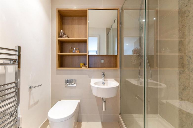 2 bedroom flat, Keynes House, Kingsley Walk CB5 - Available