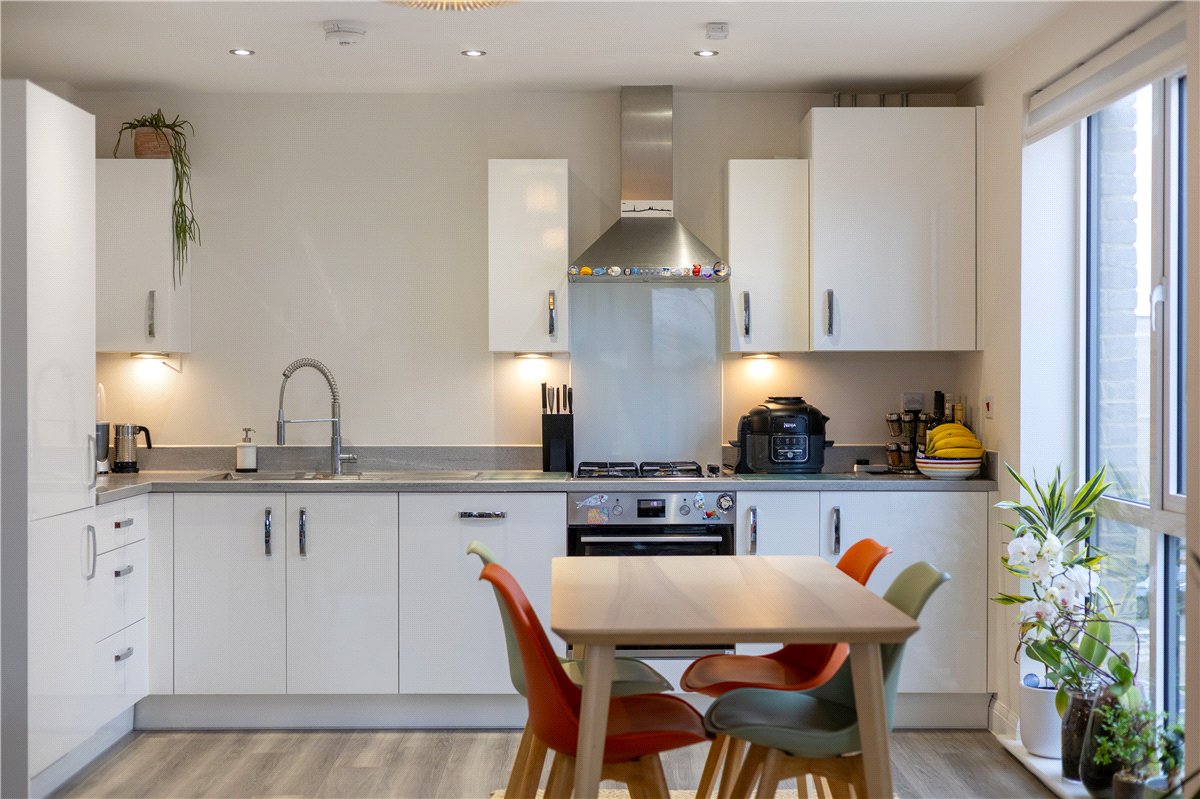 2 bedroom flat, Osprey Drive, Trumpington CB2 - Available