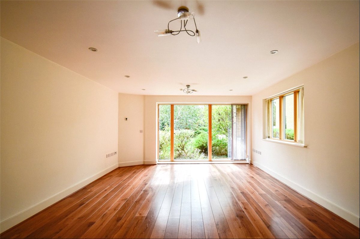 3 bedroom flat, Wessex Court, 21 Queen Ediths Way CB1 - Available