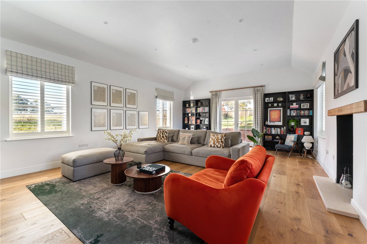 4 bedroom house, Upend, Newmarket CB8 - Available