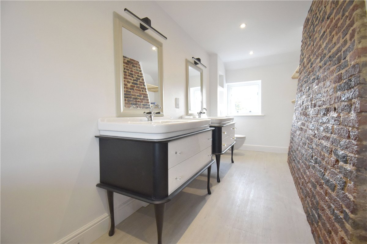 4 bedroom house, Upend, Newmarket CB8 - Available