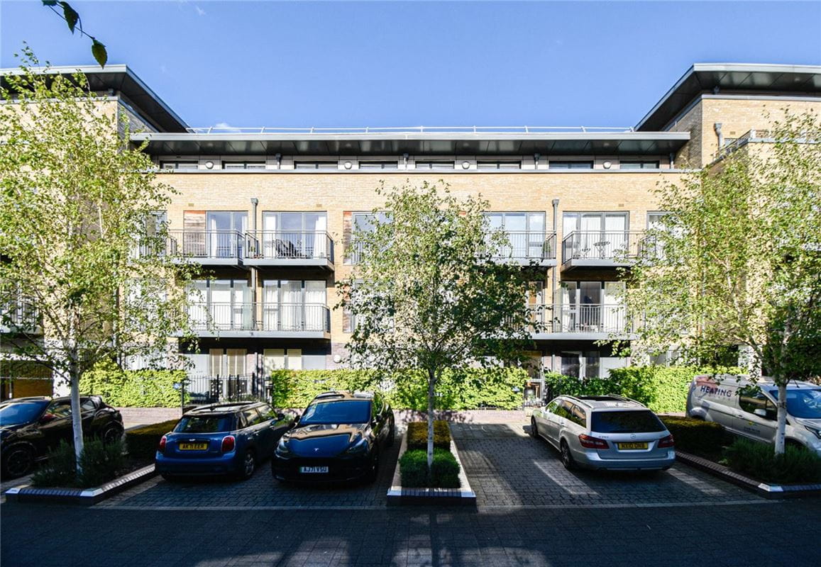 2 bedroom flat, Newton Court, Kingsley Walk CB5 - Let Agreed