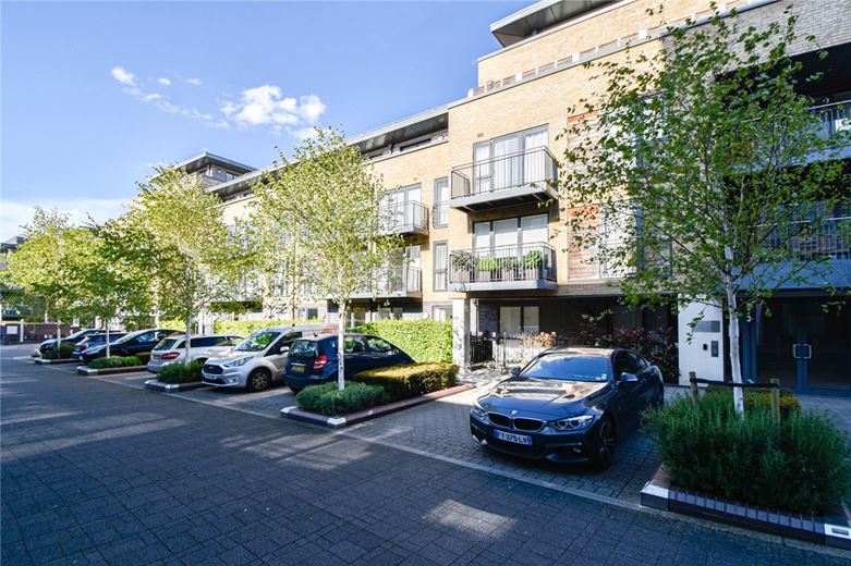 2 bedroom flat, Newton Court, Kingsley Walk CB5 - Let Agreed