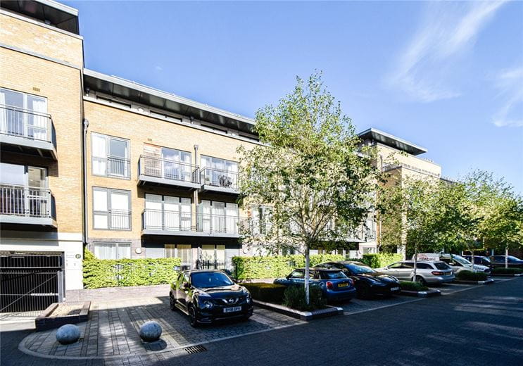2 bedroom flat, Newton Court, Kingsley Walk CB5 - Let Agreed
