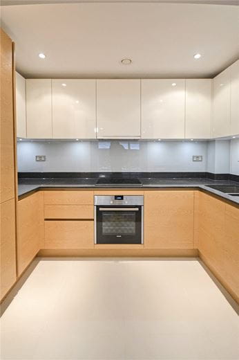 2 bedroom flat, Newton Court, Kingsley Walk CB5