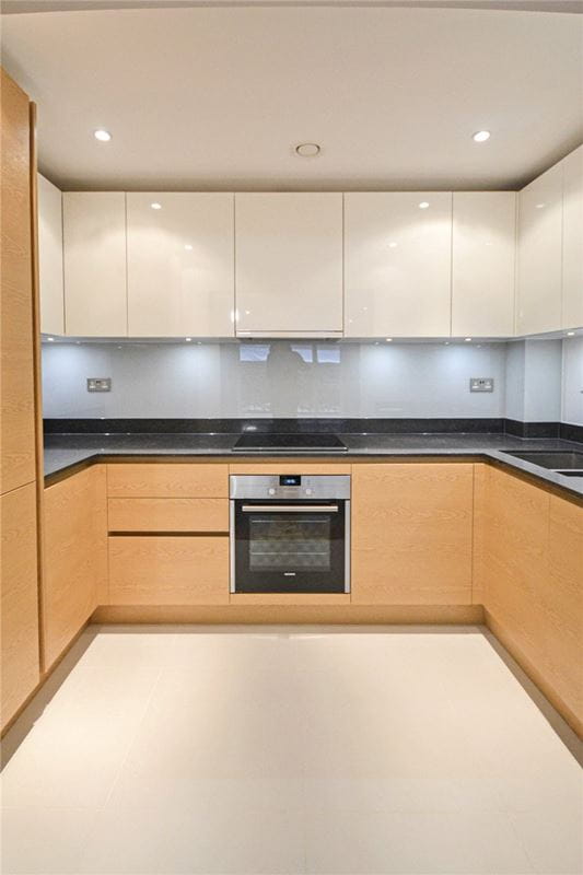 2 bedroom flat, Newton Court, Kingsley Walk CB5 - Let Agreed