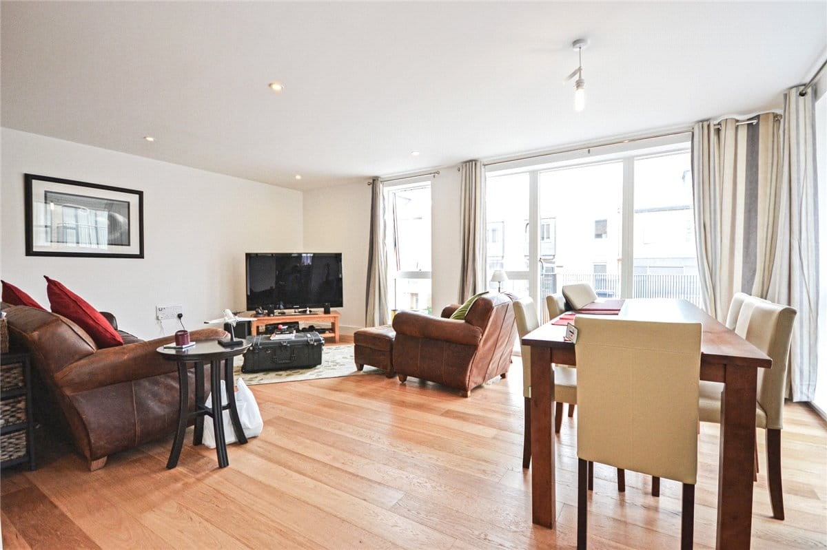 2 bedroom flat, Newton Court, Kingsley Walk CB5 - Let Agreed