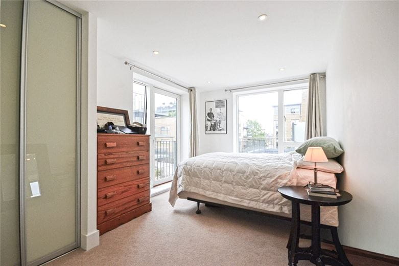 2 bedroom flat, Newton Court, Kingsley Walk CB5 - Let Agreed