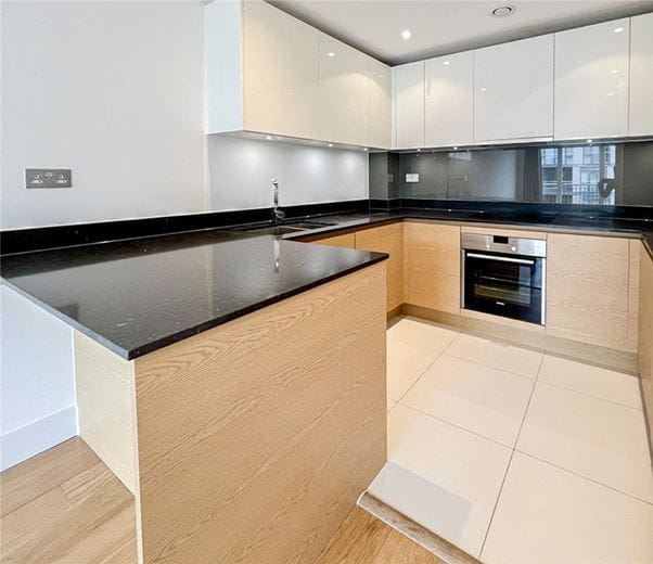 1 bedroom flat, Marlowe House, Kingsley Walk CB5 - Let Agreed