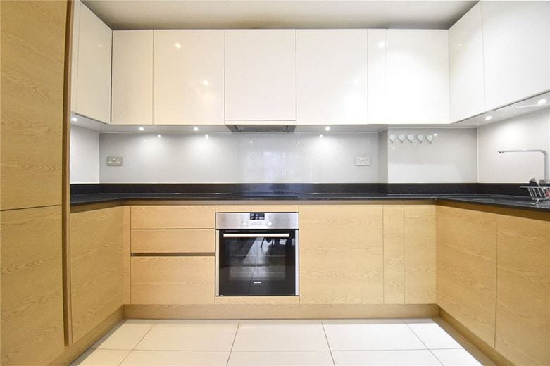 2 bedroom flat, Keynes House, Kingsley Walk CB5 - Let Agreed