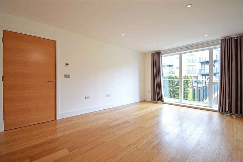 2 bedroom flat, Keynes House, Kingsley Walk CB5 - Let Agreed