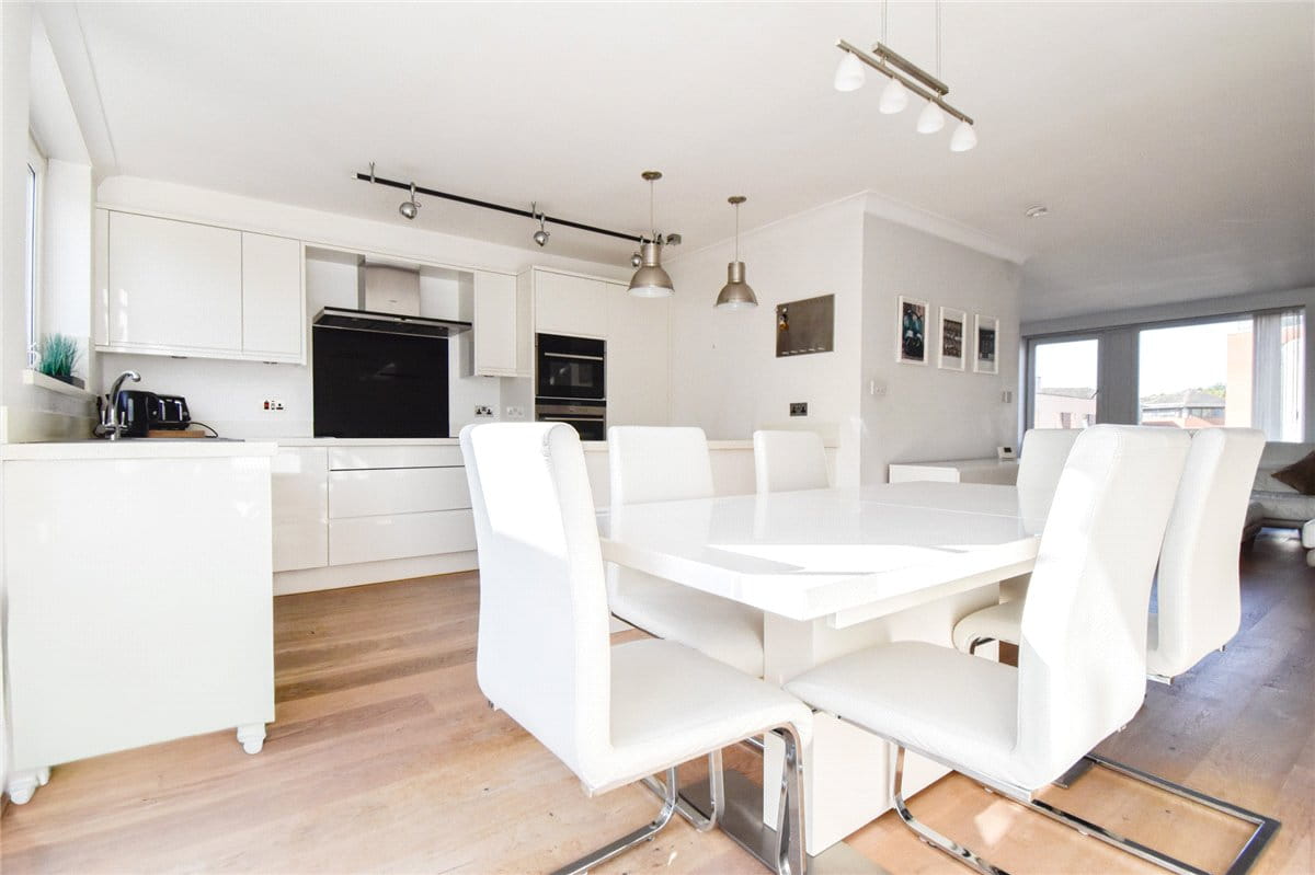 2 bedroom flat, Mayfair Court, Milton Road CB4 - Let Agreed