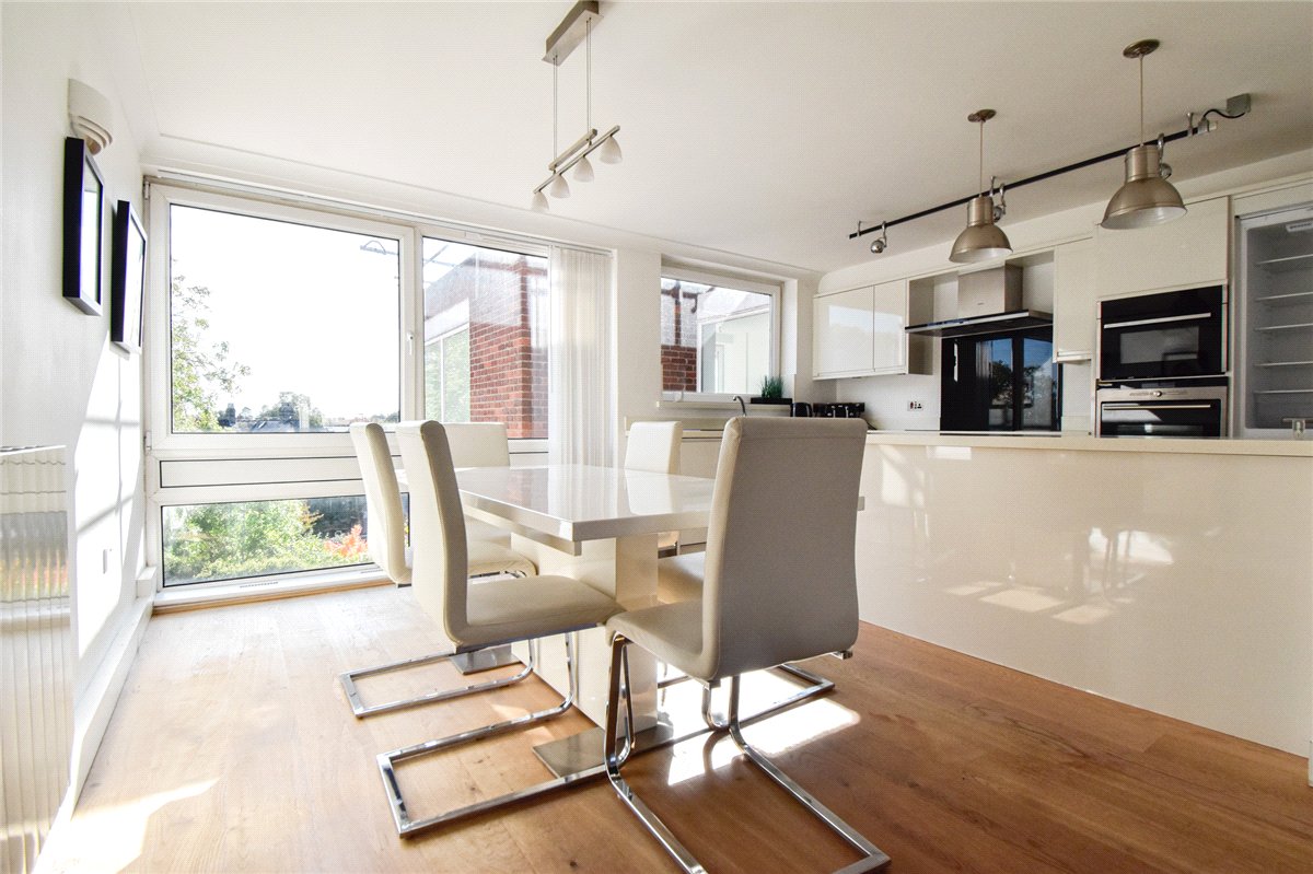 2 bedroom flat, Mayfair Court, Milton Road CB4 - Let Agreed