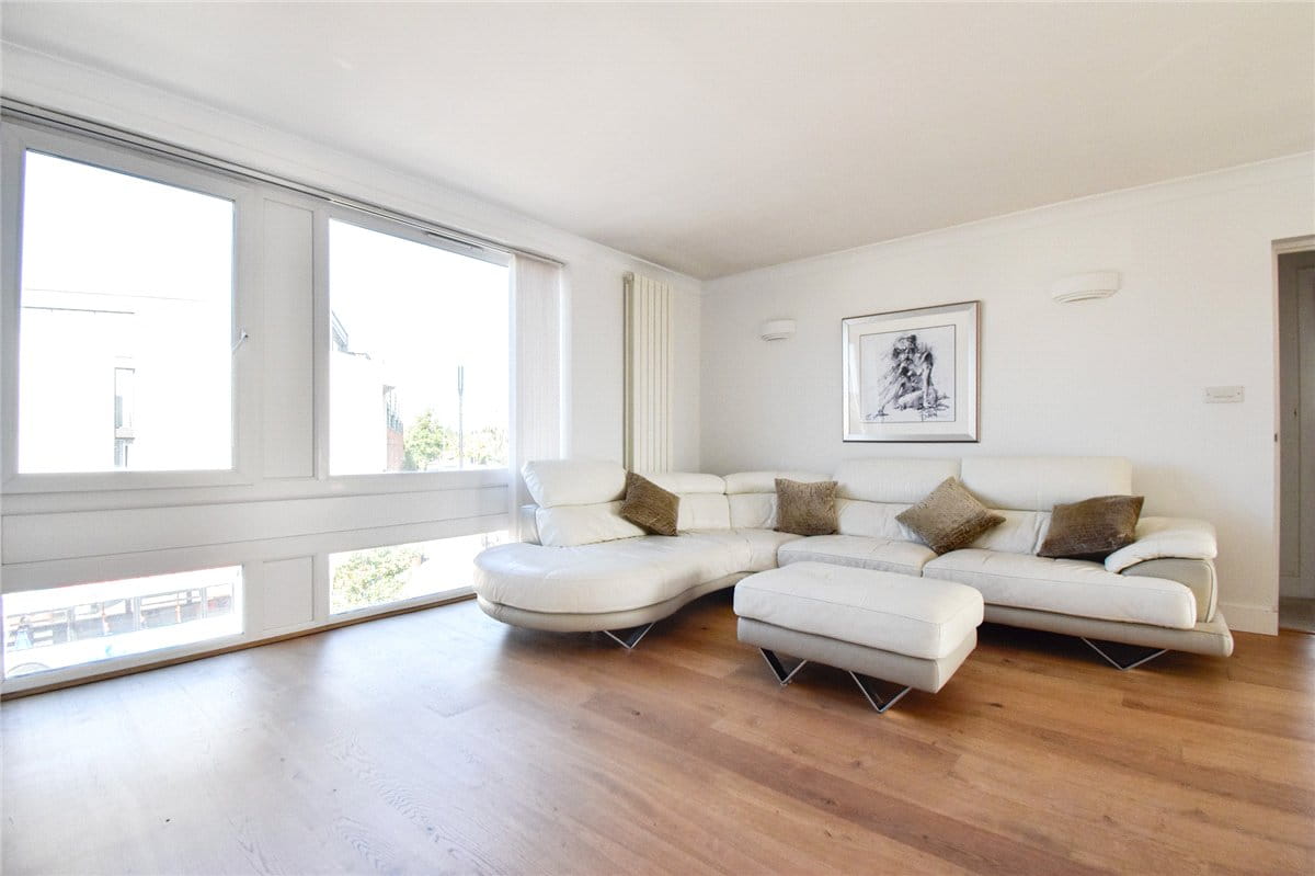 2 bedroom flat, Mayfair Court, Milton Road CB4 - Let Agreed