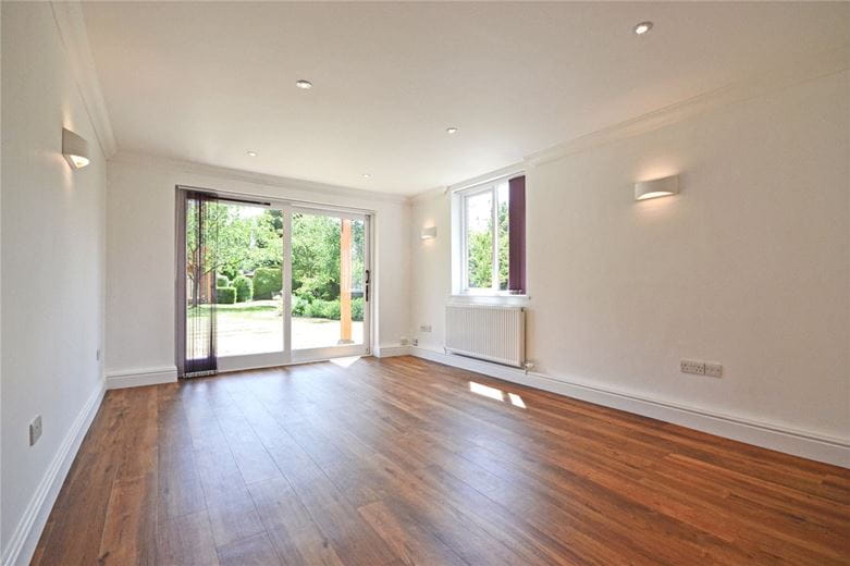 3 bedroom flat, Brooklands Court, Brooklands Avenue CB2 - Let Agreed