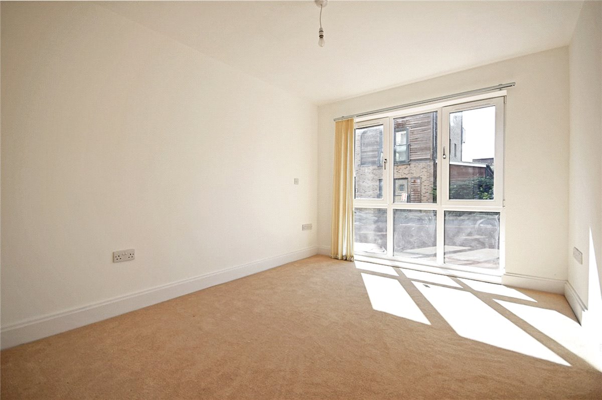 2 bedroom flat, Scholars Walk, Cambridge CB4
