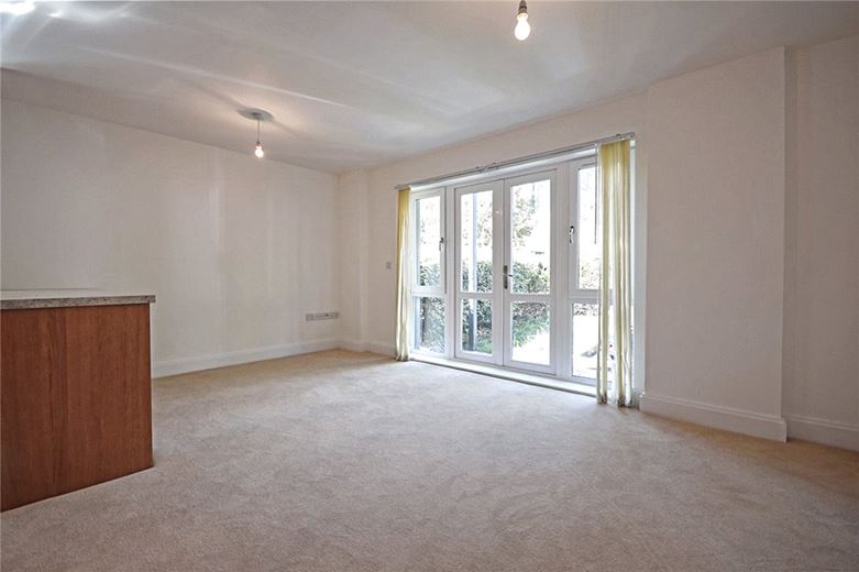 2 bedroom flat, Scholars Walk, Cambridge CB4
