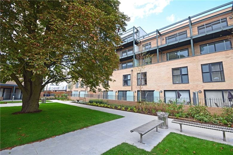 2 bedroom flat, Flamsteed Close, Cambridge CB1 - Let Agreed