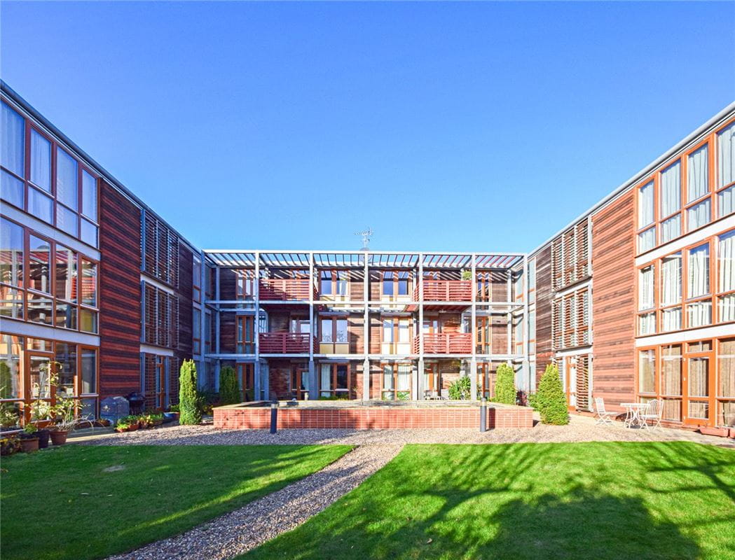 2 bedroom flat, Meadowcroft, Cambridge CB4 - Let Agreed