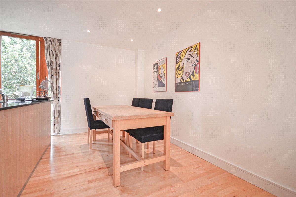 2 bedroom flat, Meadowcroft, Cambridge CB4 - Let Agreed