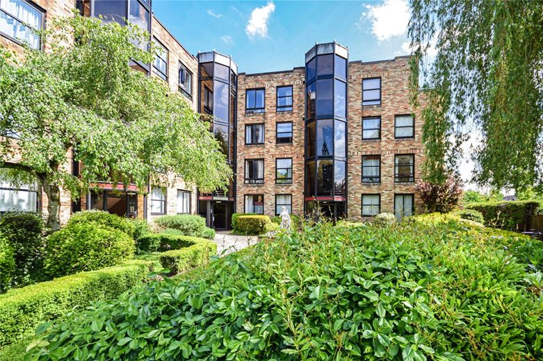 1 bedroom flat, Midsummer Court, Manhattan Drive CB4 - Let Agreed