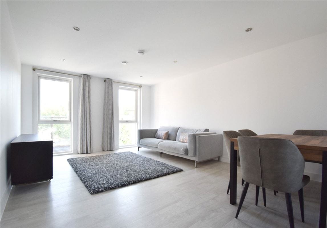 3 bedroom flat, Scholars Court, Harrison Drive CB2 - Let Agreed