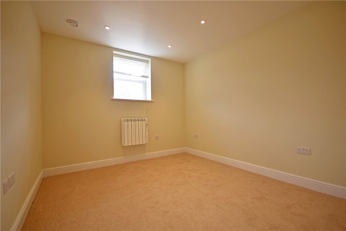 1 bedroom flat, The Courtyard, 49 Market Street CB7