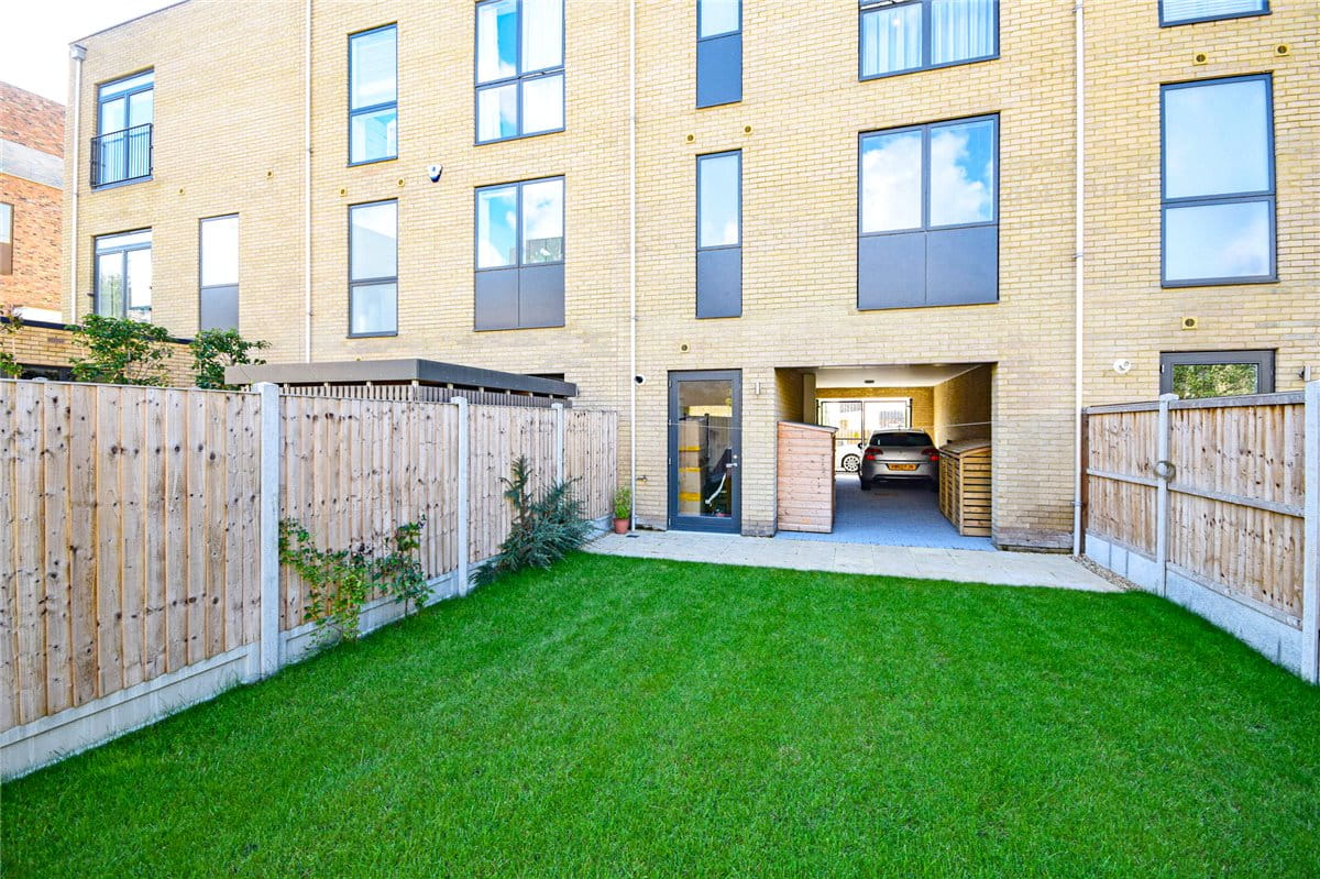 3 bedroom house, Whitelocks Drive, Trumpington CB2