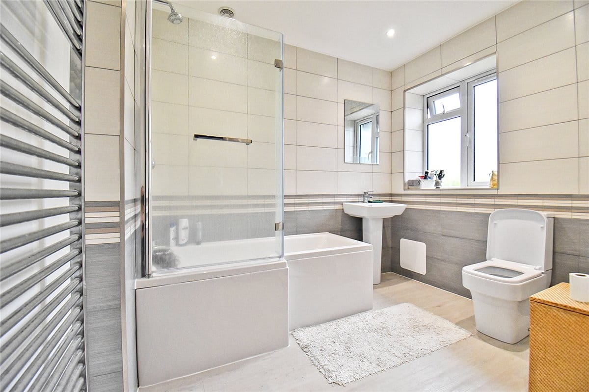 2 bedroom flat, The Pantiles, West Fen Road CB6 - Let Agreed