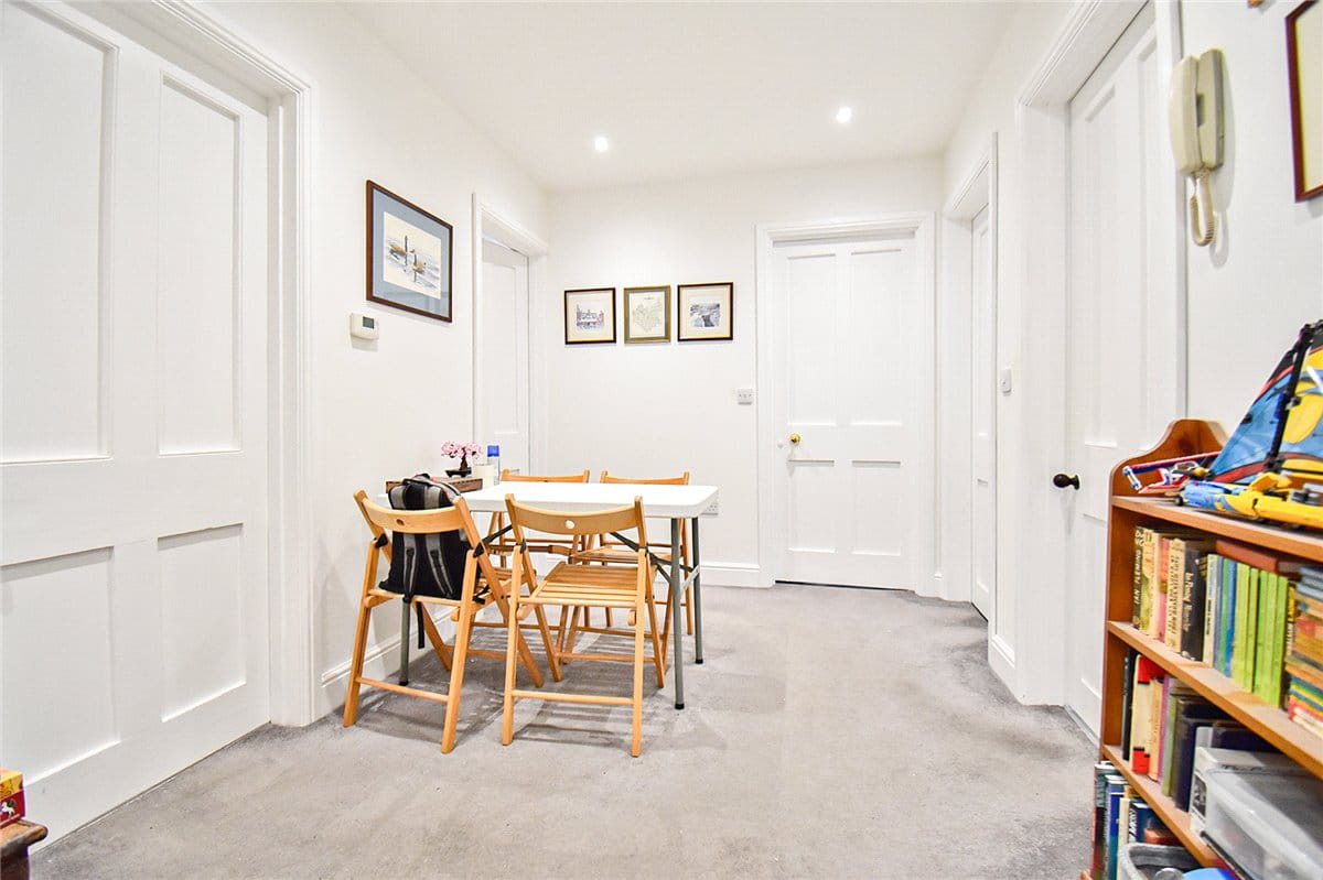 2 bedroom flat, The Pantiles, West Fen Road CB6 - Let Agreed