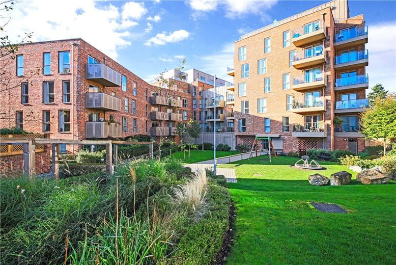 1 bedroom flat, Scholars Court, Harrison Drive CB2