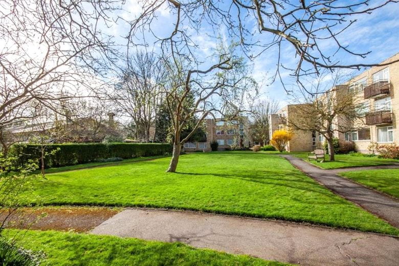 2 bedroom flat, Cambanks, Cambridge CB4 - Let Agreed