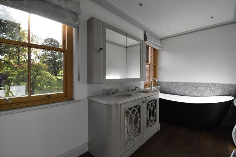 6 bedroom house, Newmarket Road, Kirtling CB8