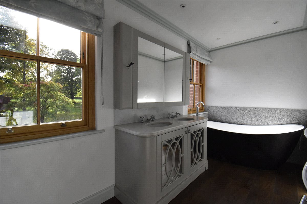 6 bedroom house, Newmarket Road, Kirtling CB8