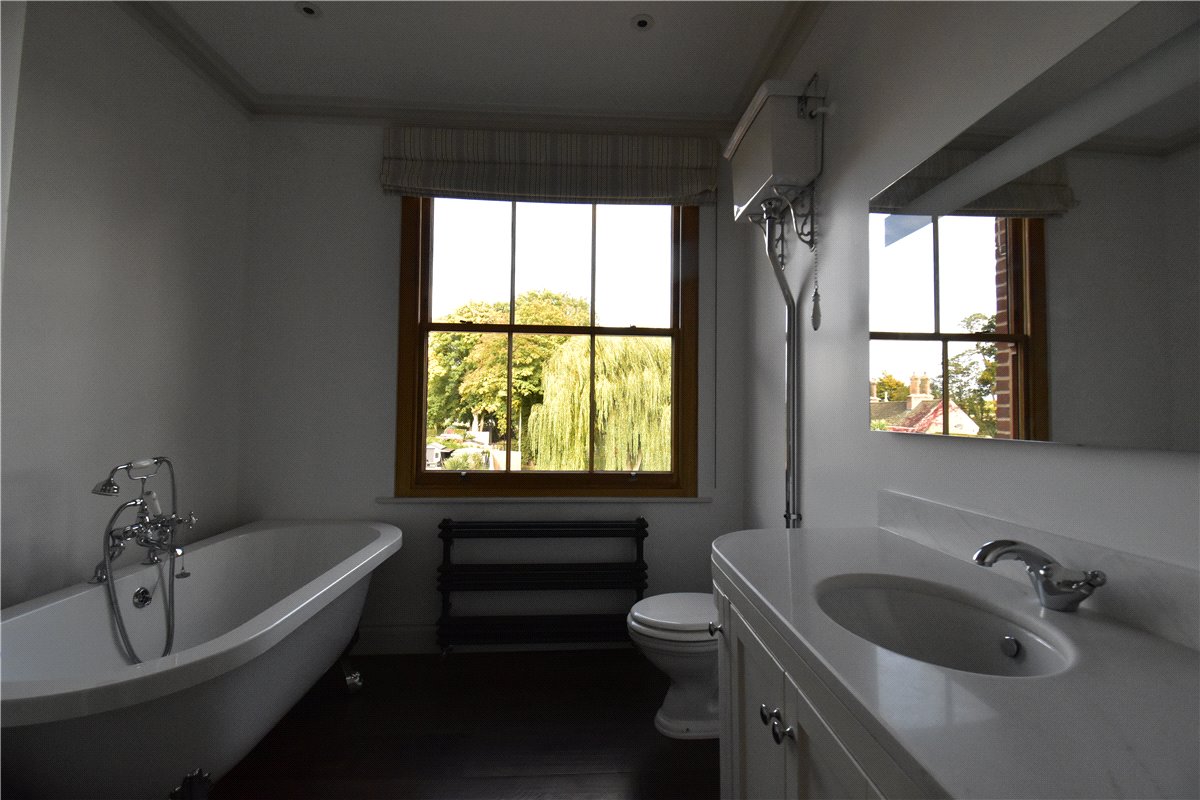 6 bedroom house, Newmarket Road, Kirtling CB8