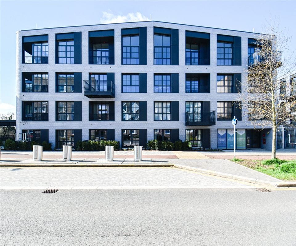  bedroom flat, Turing Way, Cambridge CB3
